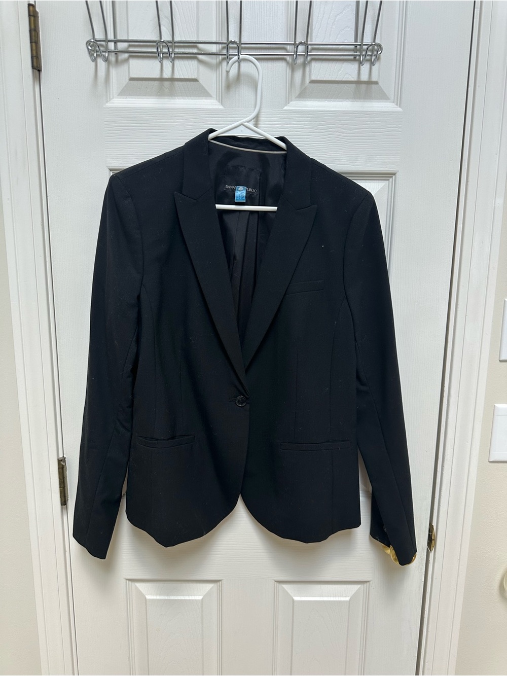 EUC Banana Republic Black Tailored Single-Button Blazer